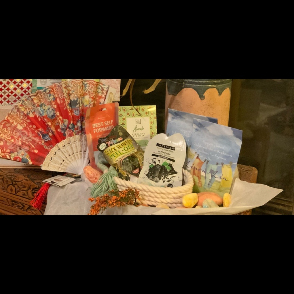 Beauty Mask, Fan, Sachets